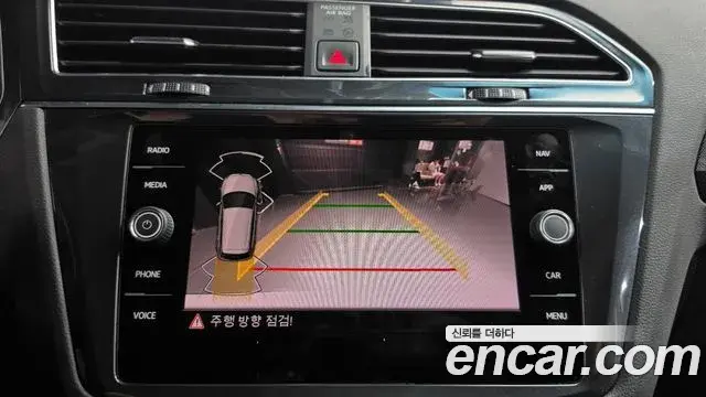 Volkswagen Tiguan 2022 — Photo 12/34