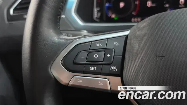 Volkswagen Tiguan 2022 — Photo 8/34