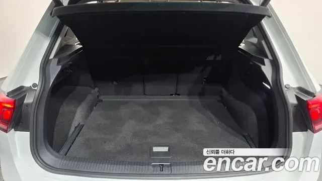 Volkswagen Tiguan 2022 — Photo 19/34