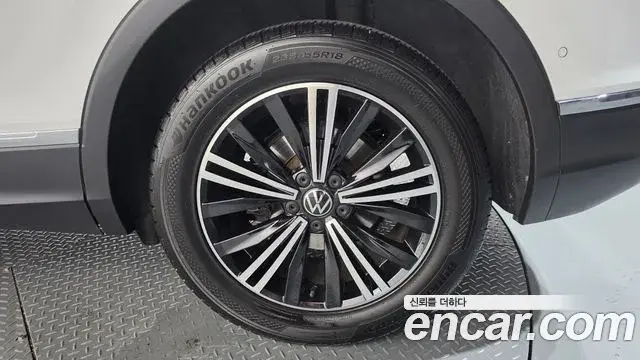 Volkswagen Tiguan 2022 — Photo 33/34
