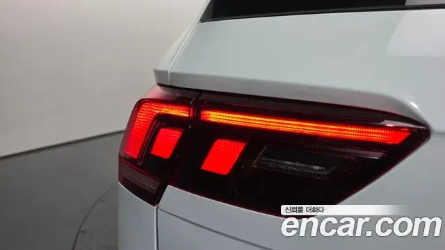 Volkswagen Tiguan 2022 — Photo 5/34