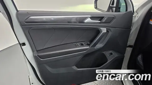Volkswagen Tiguan 2022 — Photo 16/34