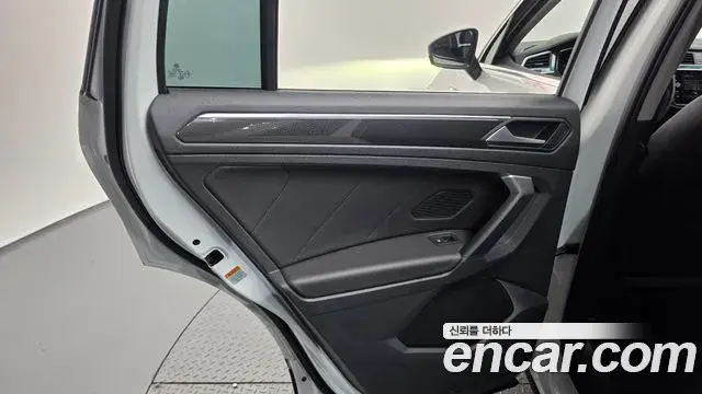 Volkswagen Tiguan 2022 — Photo 1/34