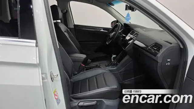 Volkswagen Tiguan 2022 — Photo 10/34
