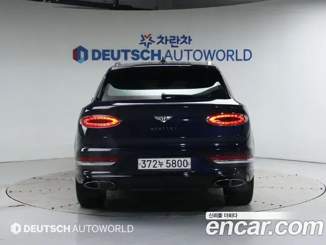 Bentley Bentayga 2021 — Photo 2/20