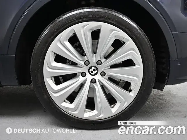 Bentley Bentayga 2021 — Photo 8/20