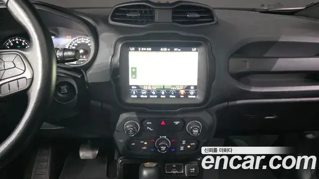 Jeep Renegade 2021 — Фото 13/20