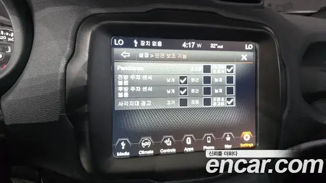 Jeep Renegade 2021 — Фото 19/20