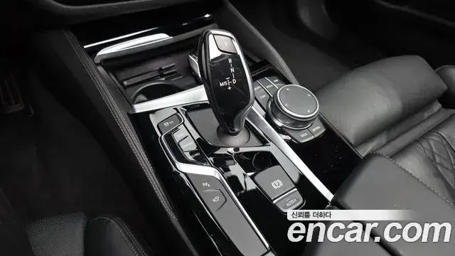BMW 5 Series 2019 — Фото 9/20