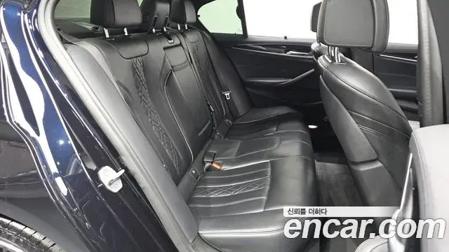 BMW 5 Series 2019 — Фото 12/20