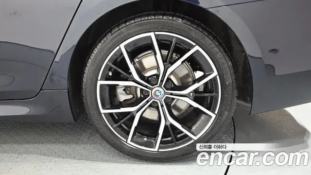 BMW 5 Series 2019 — Photo 4/42