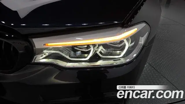 BMW 5 Series 2019 — Photo 30/42