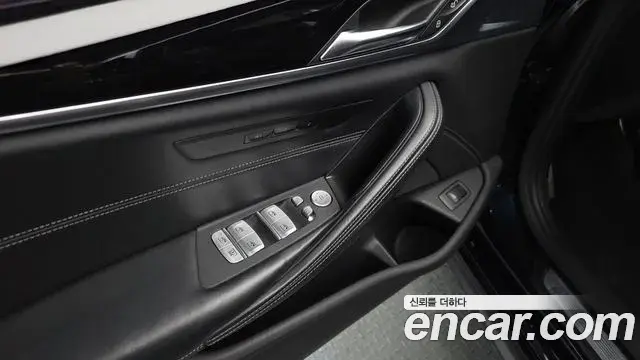 BMW 5 Series 2019 — Photo 15/42