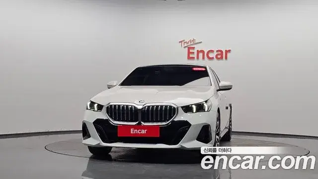 BMW 5 Series 2024 — Şəkil 35/37