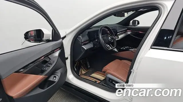 BMW 5 Series 2024 — Şəkil 11/37