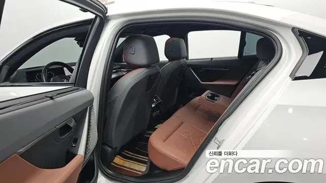 BMW 5 Series 2024 — Şəkil 17/37