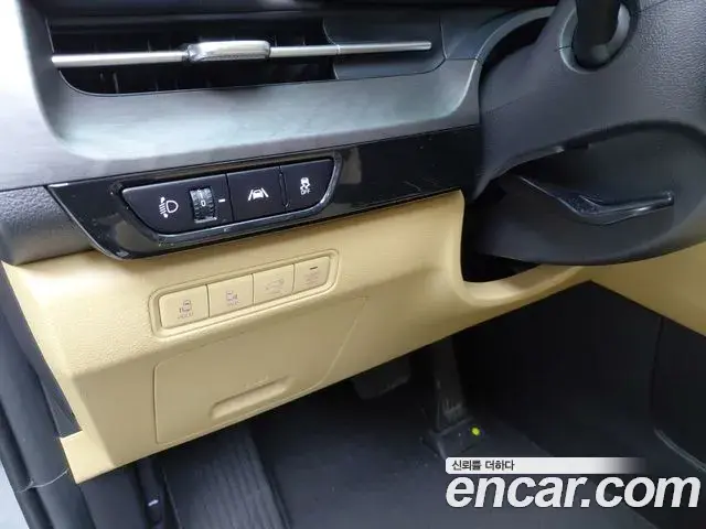 Kia Carnival 2022 — Şəkil 28/29
