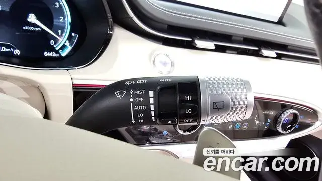 Genesis GV70 2024 — ფოტო 23/34