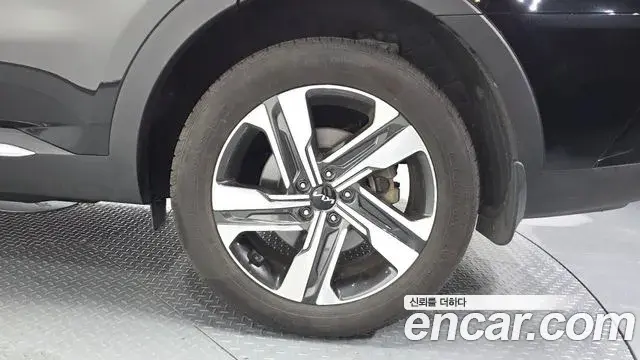 Kia Sorento 2023 — ფოტო 7/34