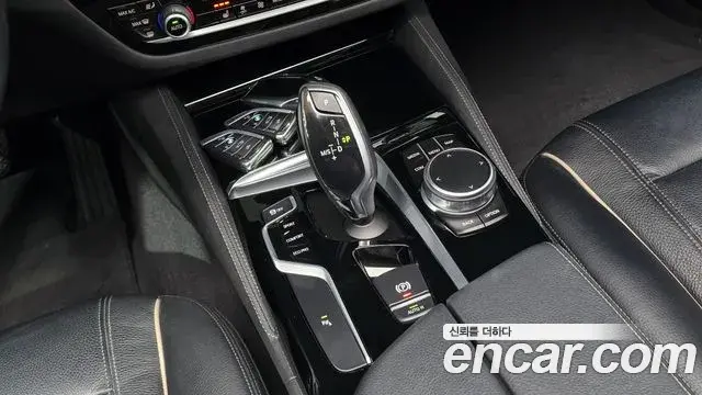 BMW 5 Series 2018 — Фото 9/20