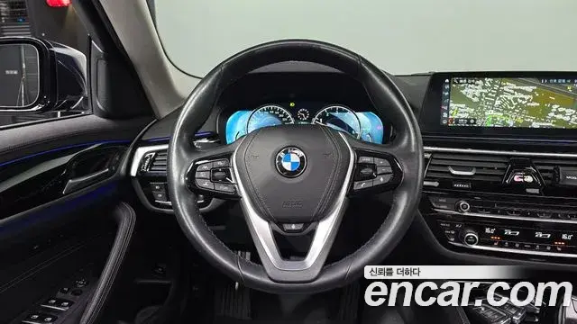 BMW 5 Series 2018 — Фото 13/20