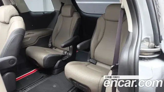 Kia Carnival 2025 — ფოტო 16/35