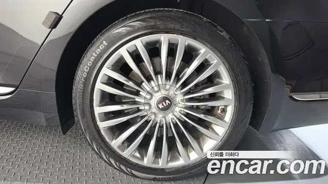 Kia The K9 2019 — Photo 23/35