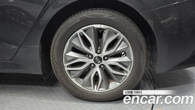 Kia K5 2020 — Photo 1/31