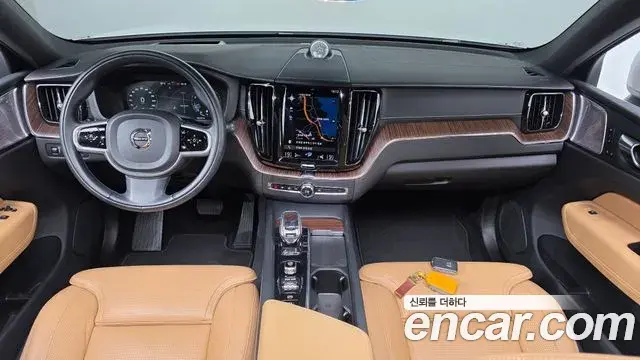 Volvo XC60 2021 — Фото 7/20