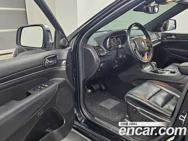 Jeep Grand Cherokee 2021 — Şəkil 15/20