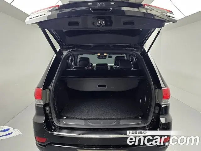 Jeep Grand Cherokee 2021 — Şəkil 13/20