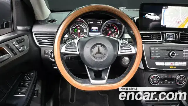Mercedes-Benz GLE-Class 2018 — Фото 12/20