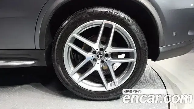 Mercedes-Benz GLE-Class 2018 — ფოტო 35/36