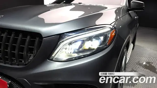 Mercedes-Benz GLE-Class 2018 — ფოტო 19/36