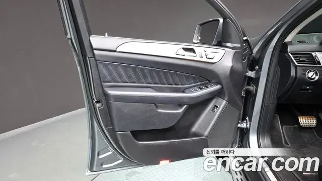 Mercedes-Benz GLE-Class 2018 — ფოტო 20/36