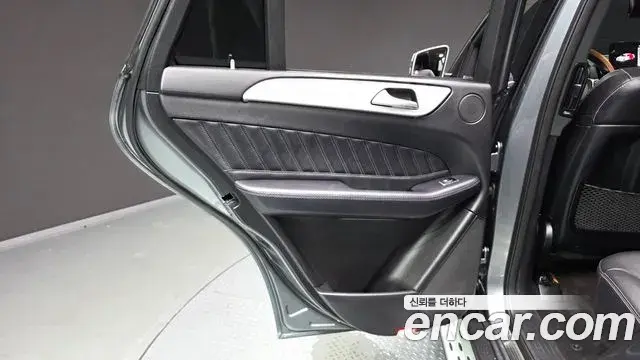 Mercedes-Benz GLE-Class 2018 — ფოტო 32/36