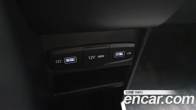 Hyundai Staria 2021 — Фото 18/20