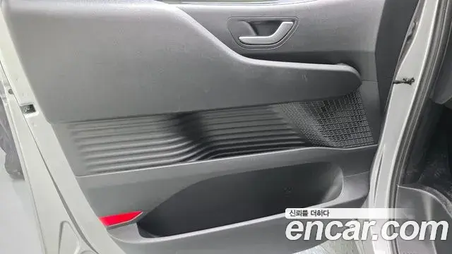 Hyundai Staria 2021 — ფოტო 20/30
