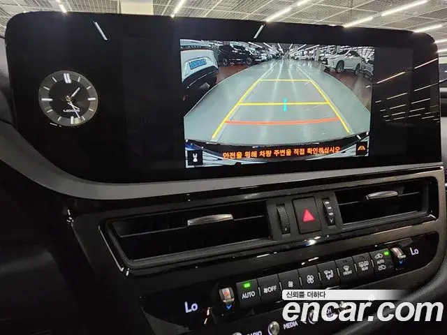 Lexus ES300h 2026 — Şəkil 10/20