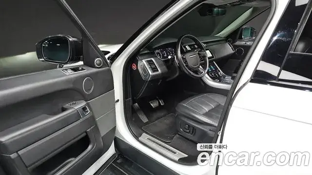 Land Rover Range Rover Sport 2019 — Photo 9/35