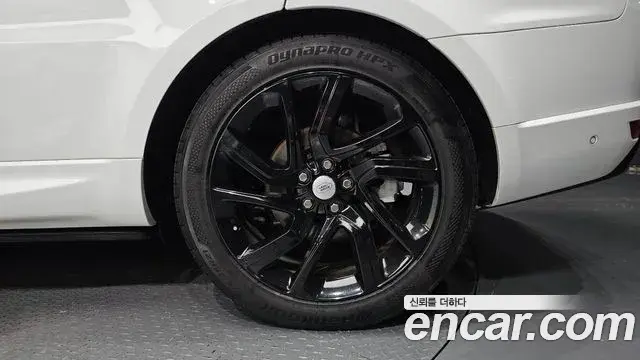 Land Rover Range Rover Sport 2019 — Photo 1/35