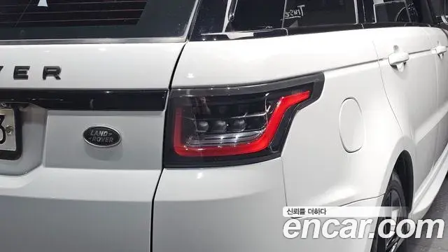 Land Rover Range Rover Sport 2019 — Photo 19/35