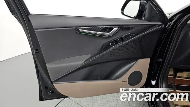 Kia Niro 2025 — Şəkil 27/32