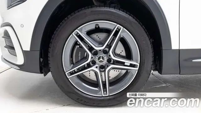 Mercedes-Benz GLB-Class 2025 — Фото 4/20