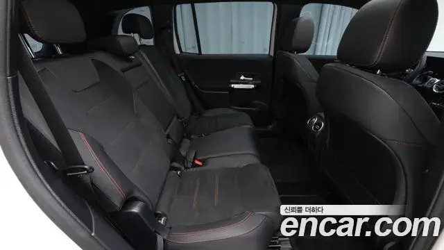 Mercedes-Benz GLB-Class 2025 — Фото 14/20