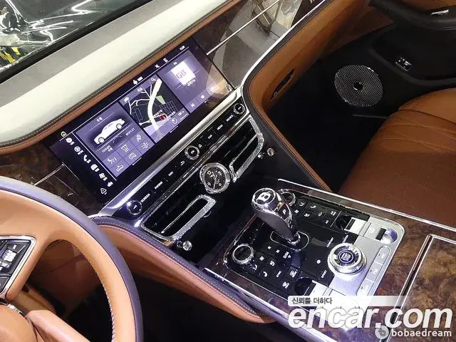 Bentley Flying Spur 2023 — Фото 13/20