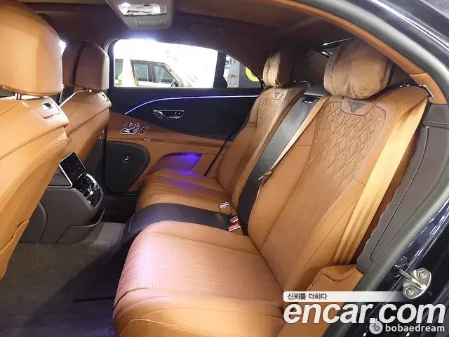Bentley Flying Spur 2023 — Фото 18/20