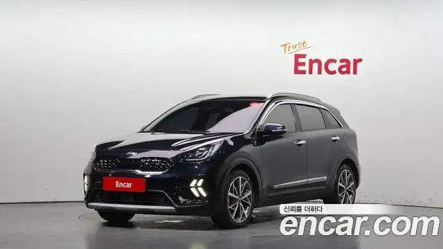 Kia Niro 2019 — Фото 1/20