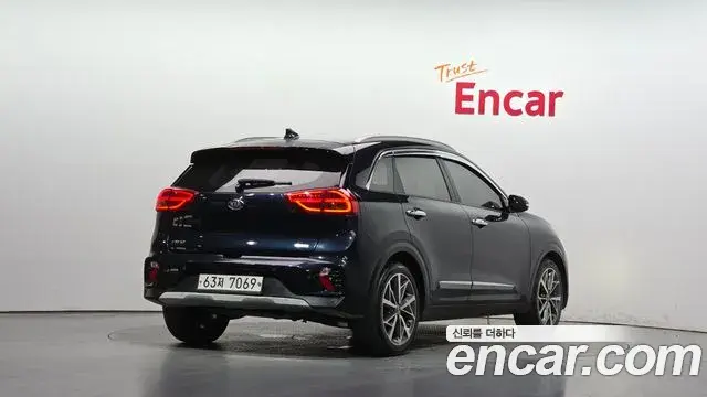 Kia Niro 2019 — Фото 2/20