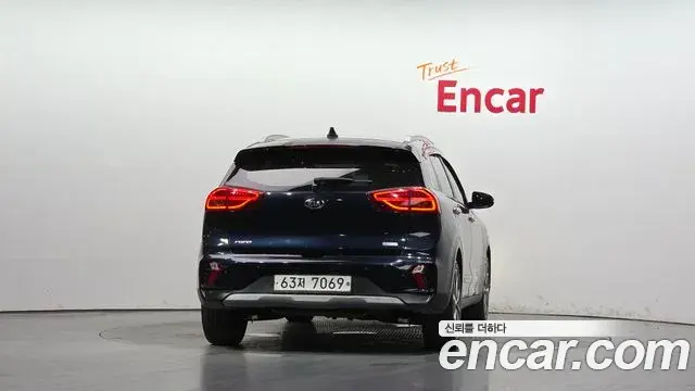 Kia Niro 2019 — Фото 4/20